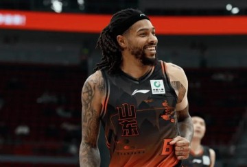 开云体育-山东输广州！全场狂铁，克里斯情绪失控，徐昕统治级发挥！